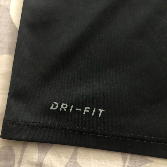 Nike Shirt - Picture 2 of 5